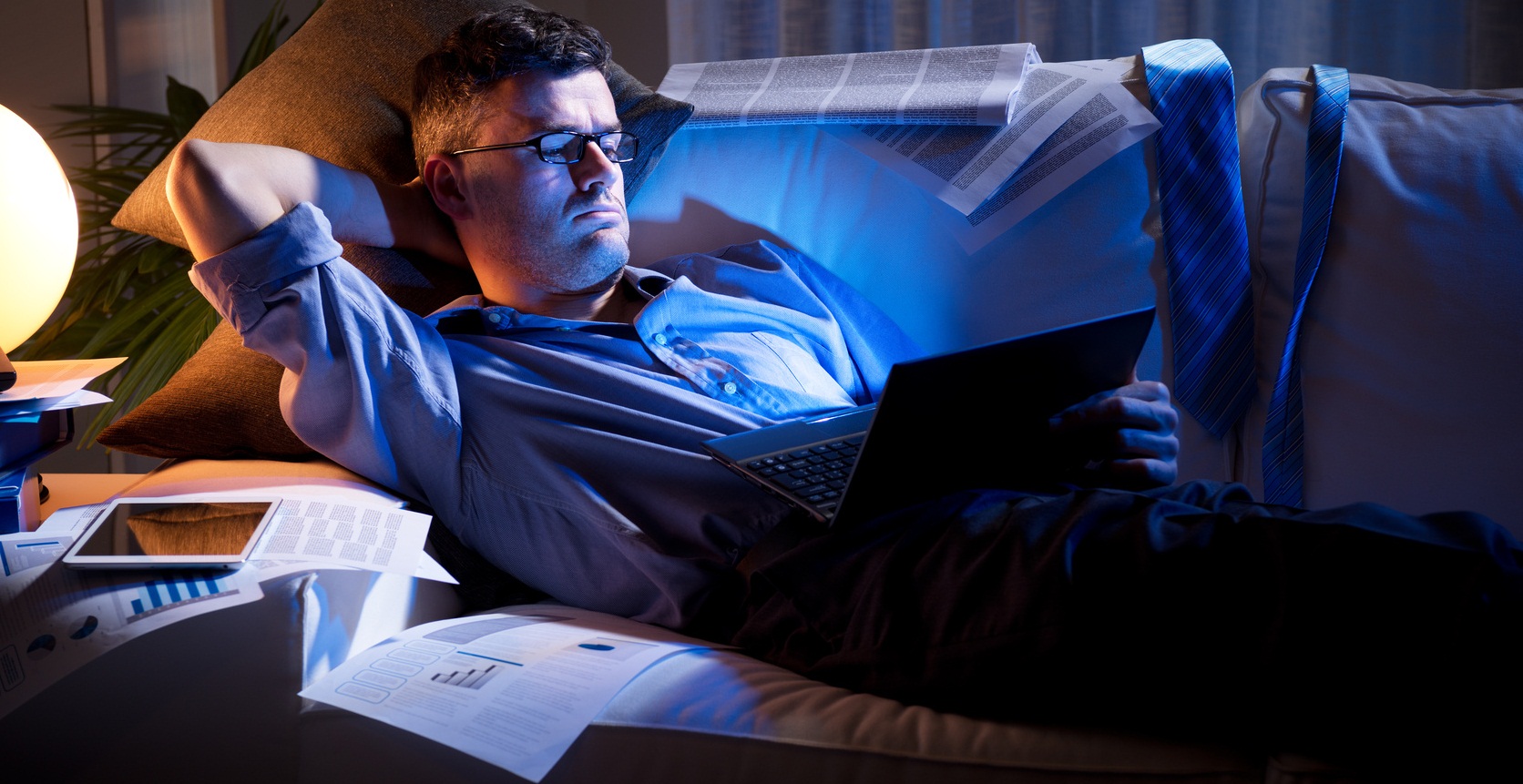 Thức khuya là nguyên nhân ảnh hưởng đến gan 